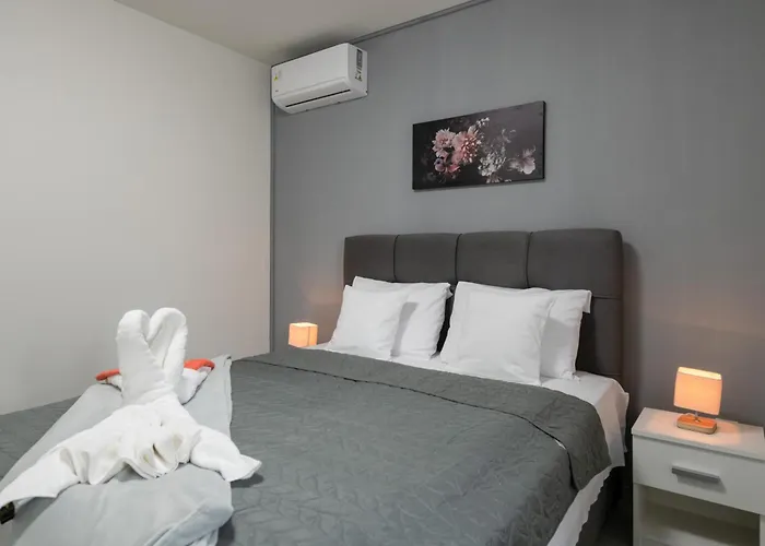 Lili Near The Appartement *