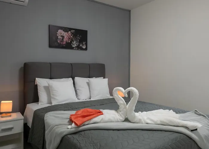 Lili Near The Appartement Poreč